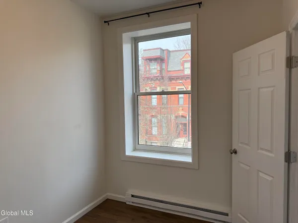 $2,725 | 346 Madison Avenue, Unit 3, Albany, NY 12210
