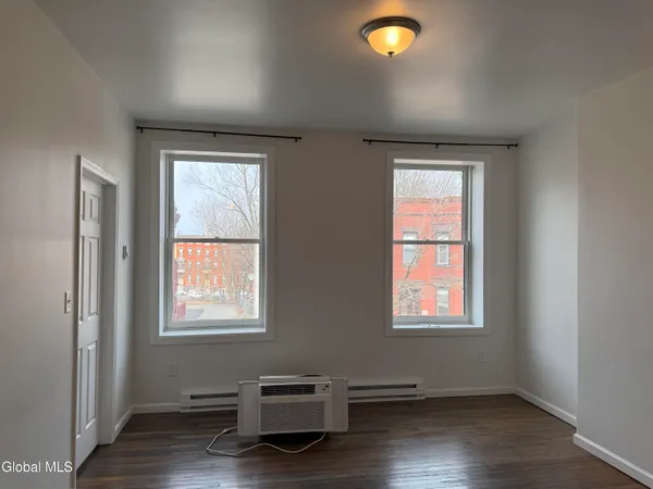 $2,725 | 346 Madison Avenue, Unit 3, Albany, NY 12210