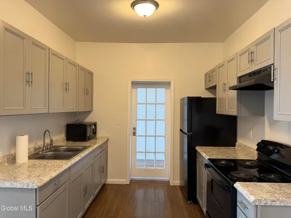 $2,725 | 346 Madison Avenue, Unit 3, Albany, NY 12210