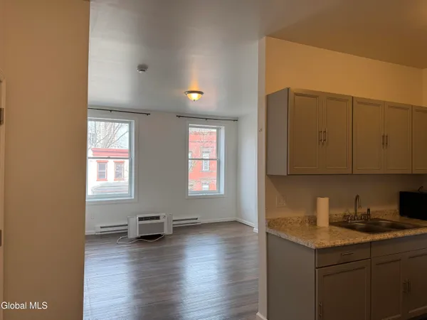 $2,725 | 346 Madison Avenue, Unit 3, Albany, NY 12210