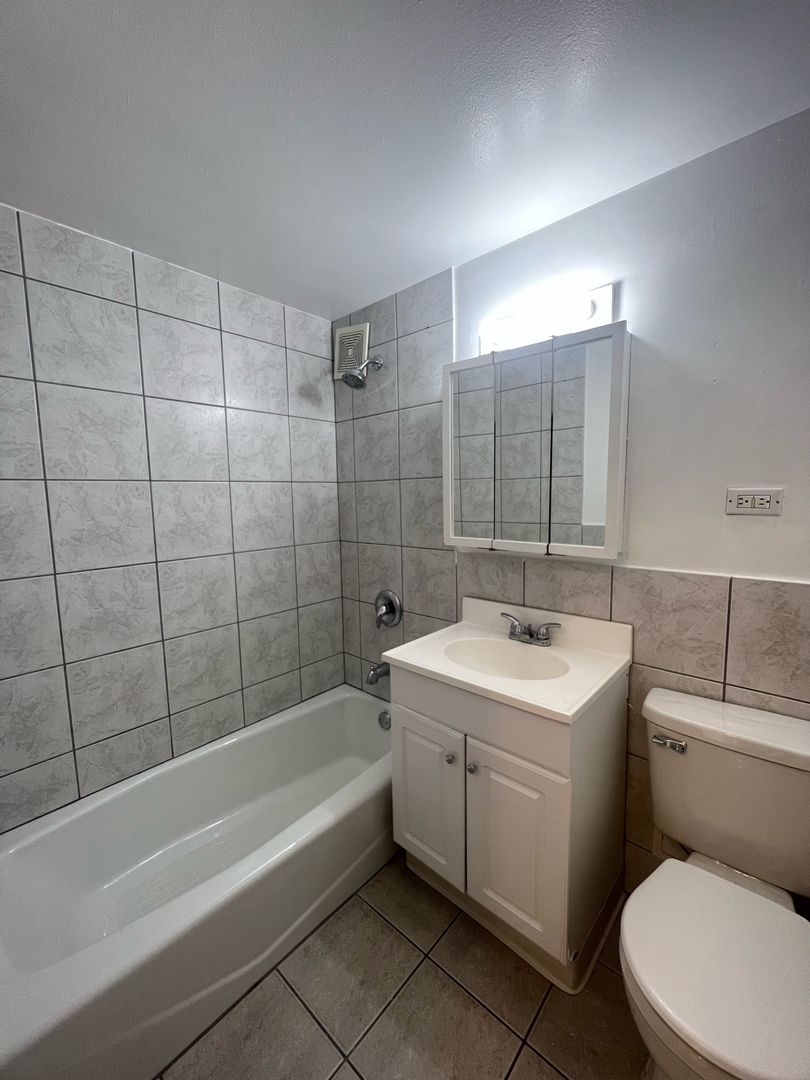 4180 North Marine Drive, Unit 1206 Chicago, IL 60613 - Photo 5 of 7