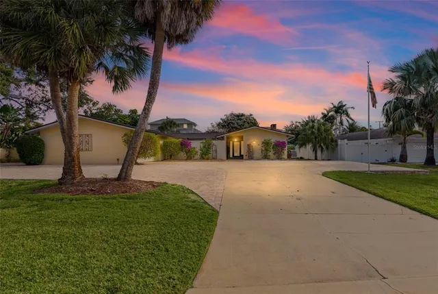 $2,995 | 7215 Westmoreland Drive, Sarasota, FL 34243