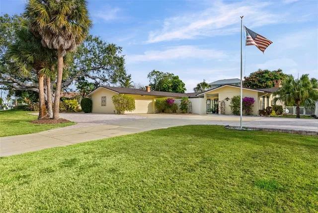 $2,995 | 7215 Westmoreland Drive, Sarasota, FL 34243