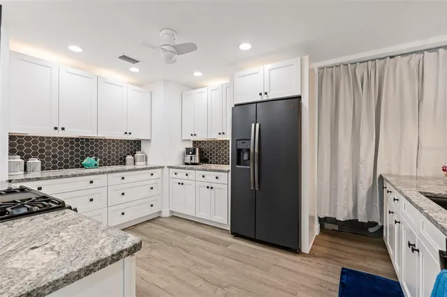 $2,995 | 7215 Westmoreland Drive, Sarasota, FL 34243