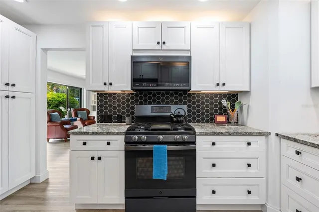 $2,995 | 7215 Westmoreland Drive, Sarasota, FL 34243