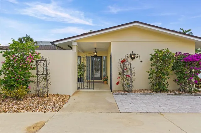 $2,995 | 7215 Westmoreland Drive, Sarasota, FL 34243