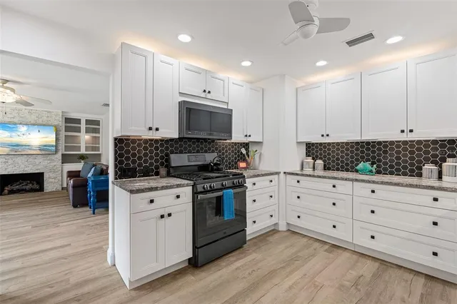 $2,995 | 7215 Westmoreland Drive, Sarasota, FL 34243