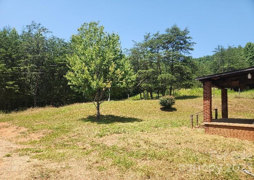 1044 Ray's Place Lenoir, NC 28645 - Photo 3 of 4 a swimming pool with an outdoor space
