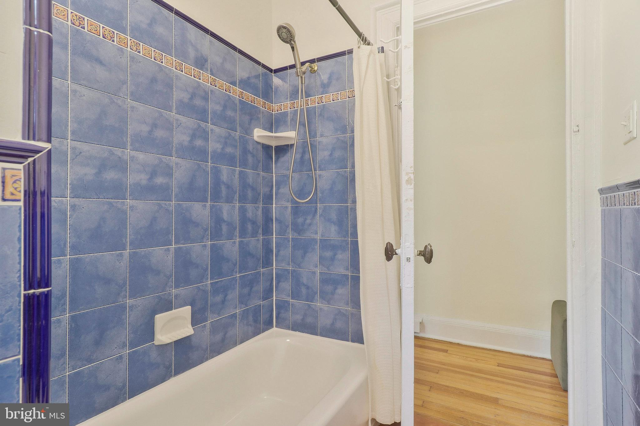 2022 Columbia Road Northwest, Unit 604 Washington, DC 20009 - Photo 14 of 19 New re-glazed tub