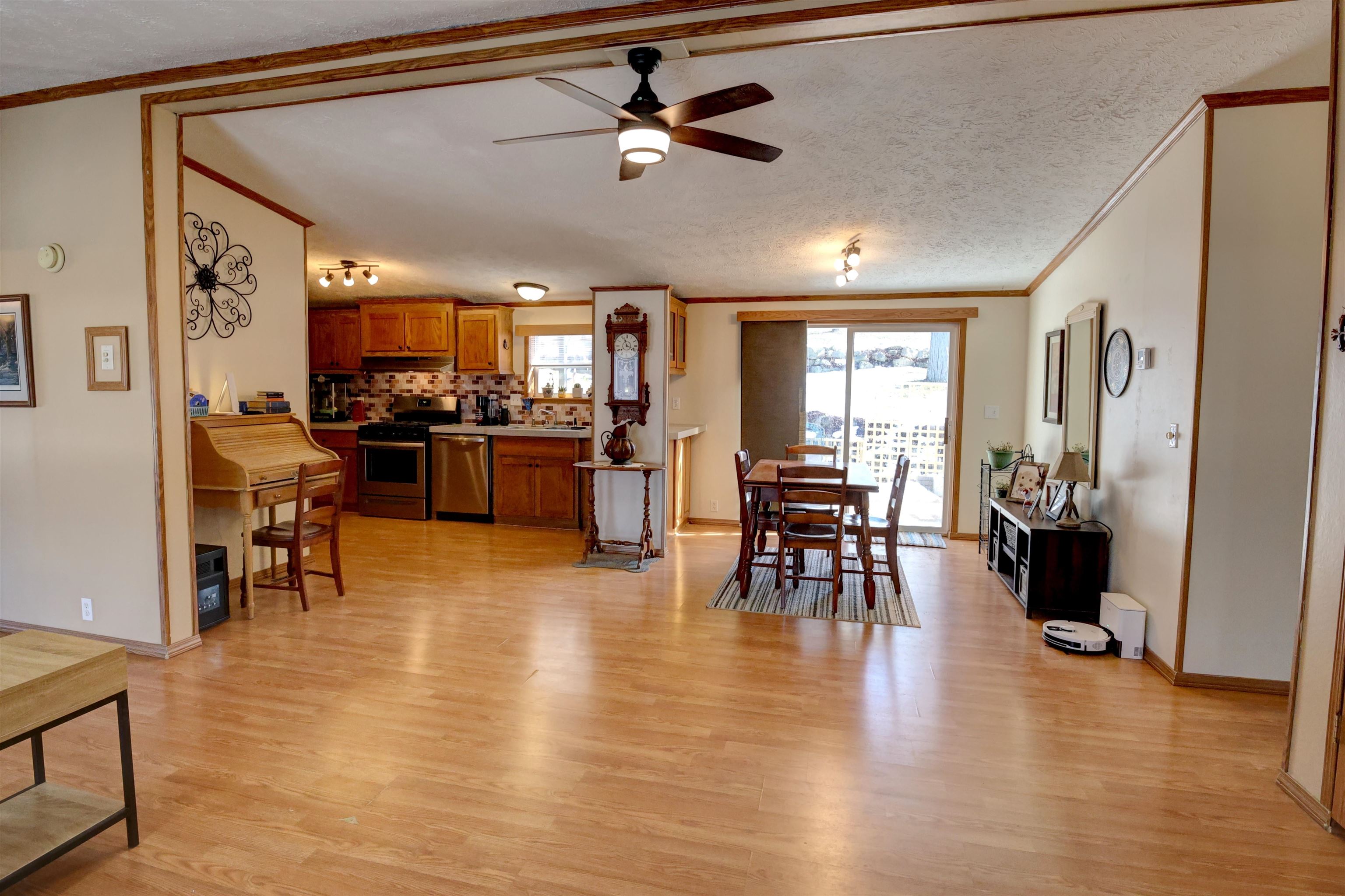 410 Railroad Street Rio, WI 53960 - Photo 7 of 30