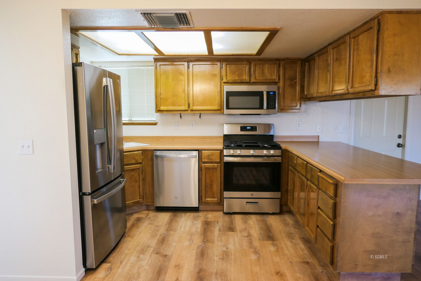 216 East Cardigan Avenue Ridgecrest, CA 93555 - Photo 8 of 38
