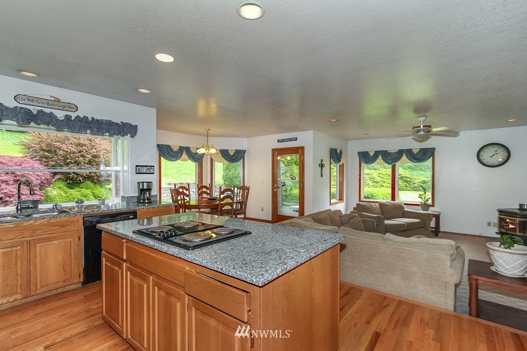 12531 Chain Lake Road Snohomish, WA 98290 - Photo 5 of 25