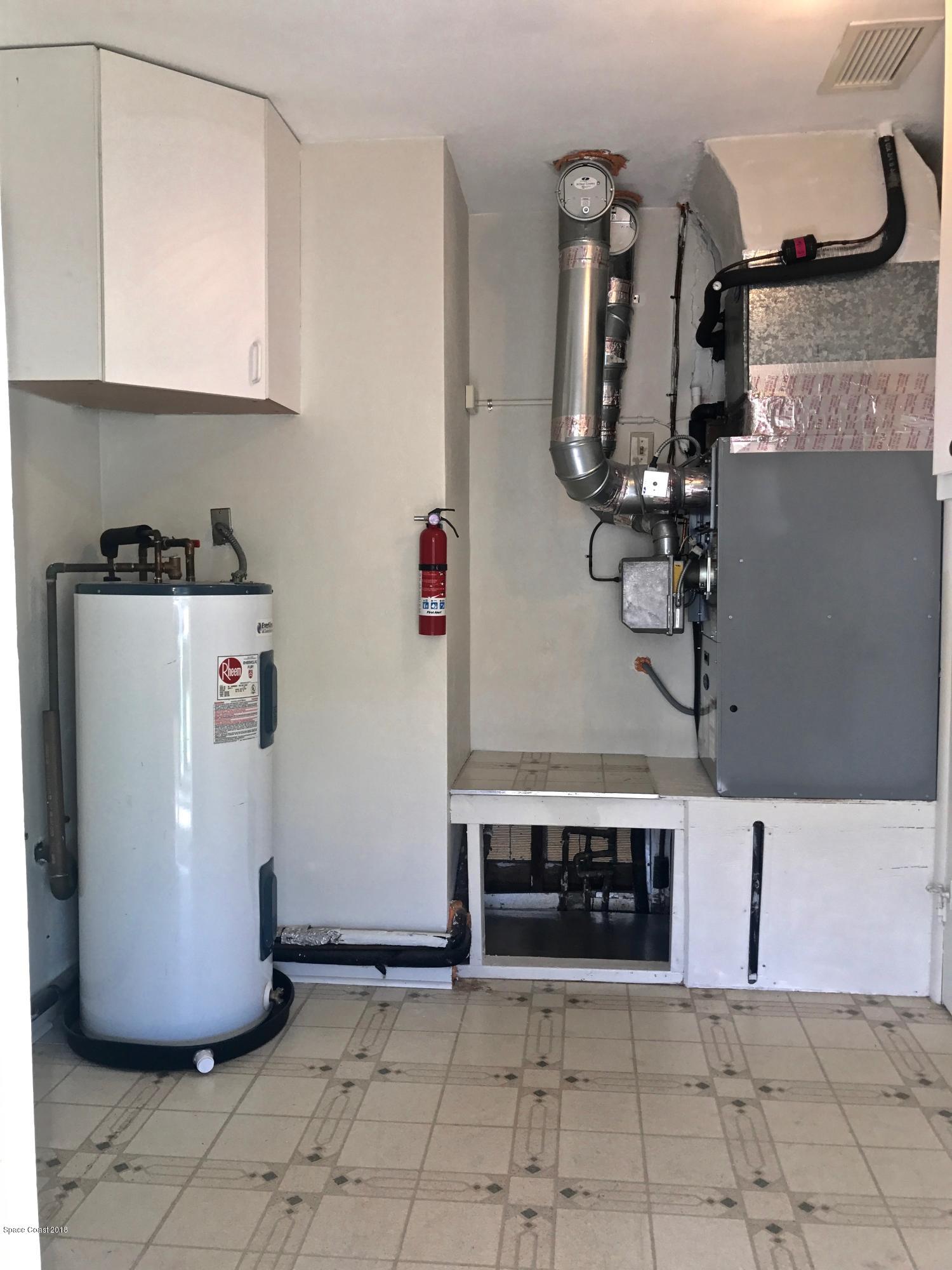 945 Samar Road Cocoa Beach, FL 32931 - Photo 16 of 17 Laundry room