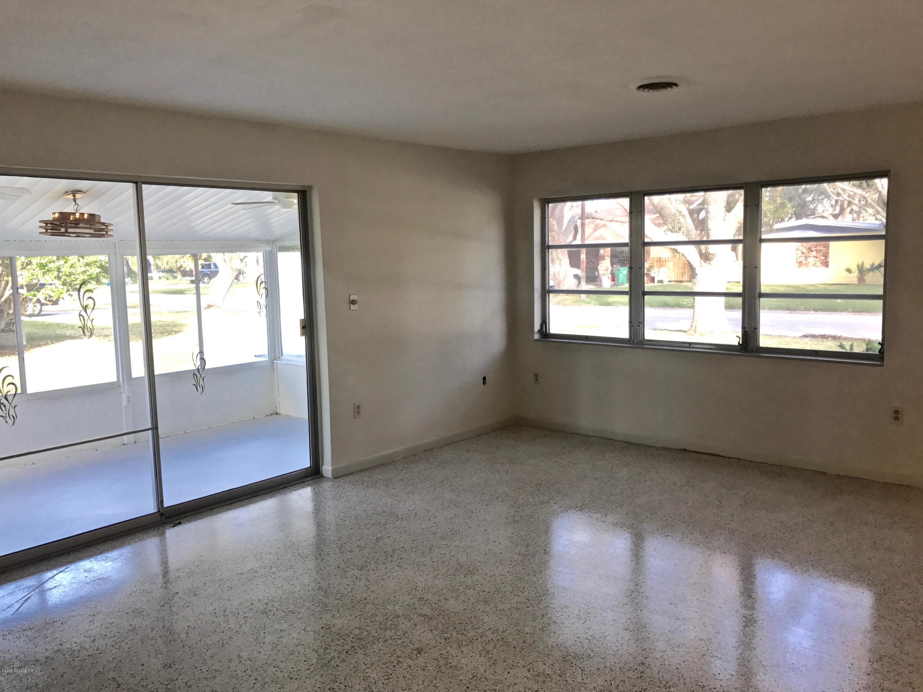 945 Samar Road Cocoa Beach, FL 32931 - Photo 6 of 17 Living room