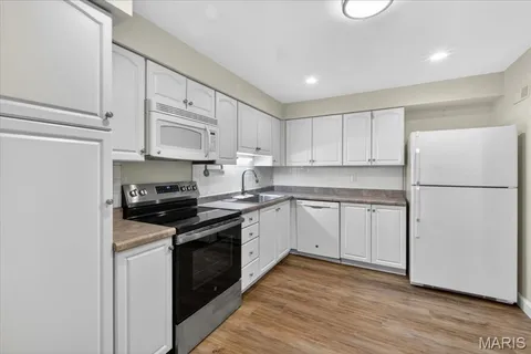 $199,000 | 15021 Claymoor Court, Unit 9, Chesterfield, MO 63017