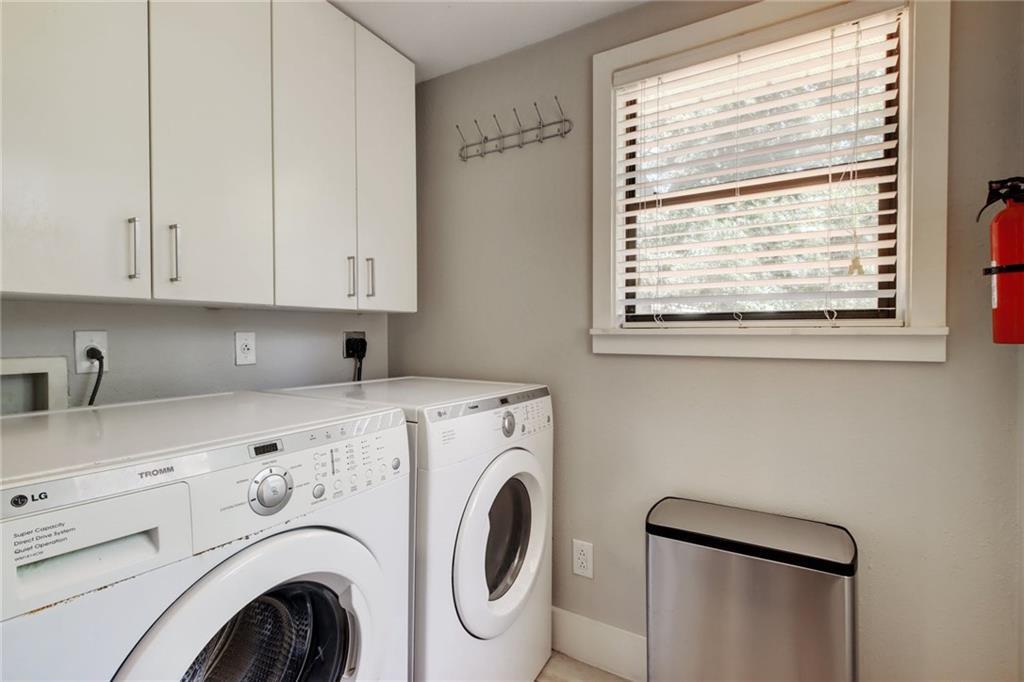 1408 Ruth Avenue Austin, TX 78757 - Photo 20 of 33 a utility room with dryer and washer
