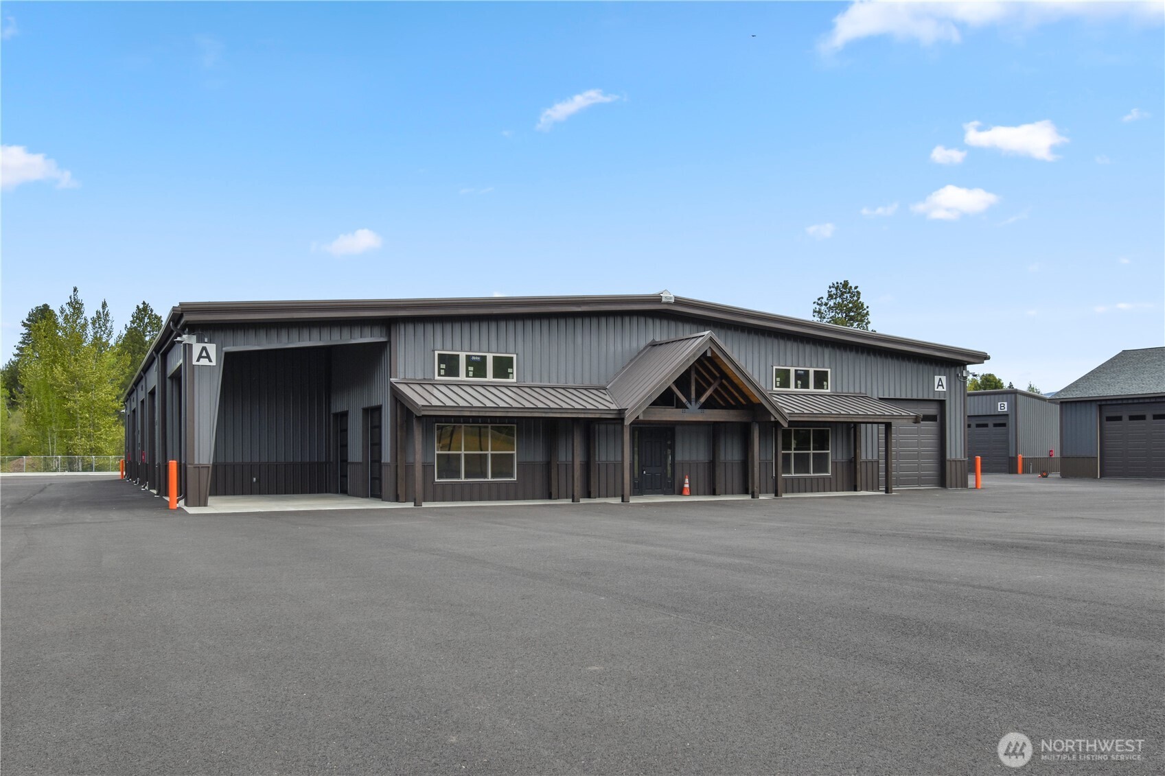 4081 Highway 970, Unit D6 Cle Elum, WA 98922 - Photo 21 of 37 front view of a house with a street