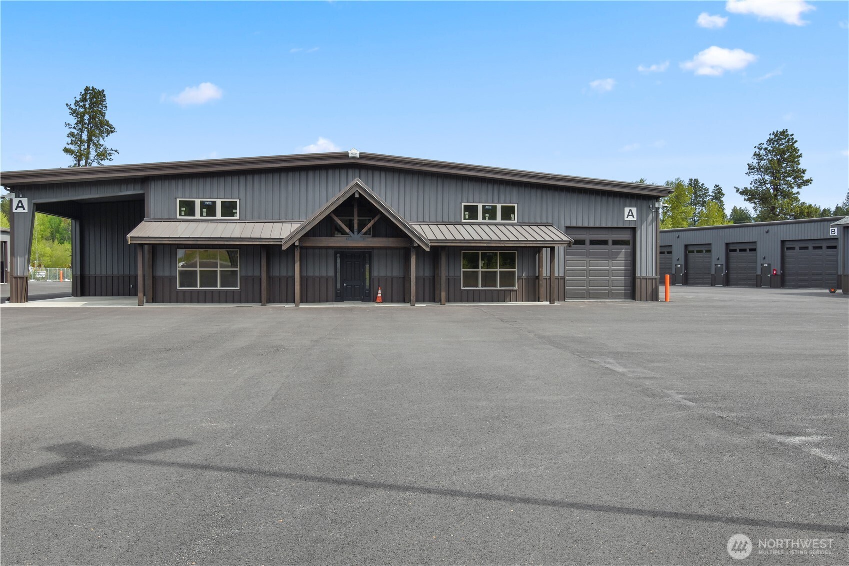 4081 Highway 970, Unit D6 Cle Elum, WA 98922 - Photo 23 of 37 a view of house with front door