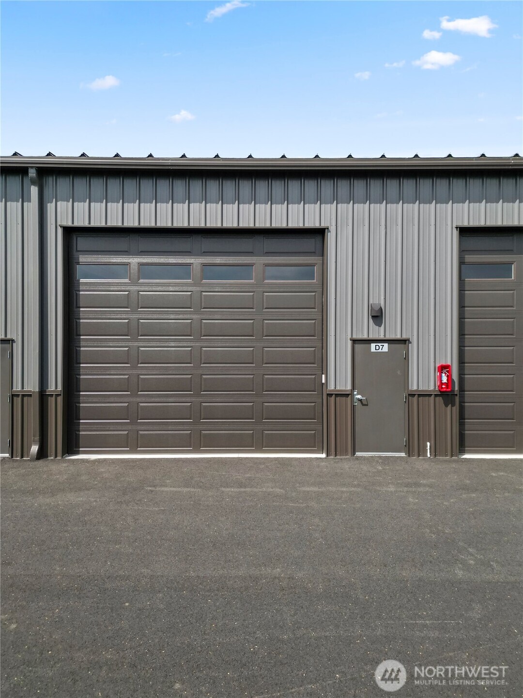 4081 Highway 970, Unit D6 Cle Elum, WA 98922 - Photo 10 of 37 a view of a house with wooden fence