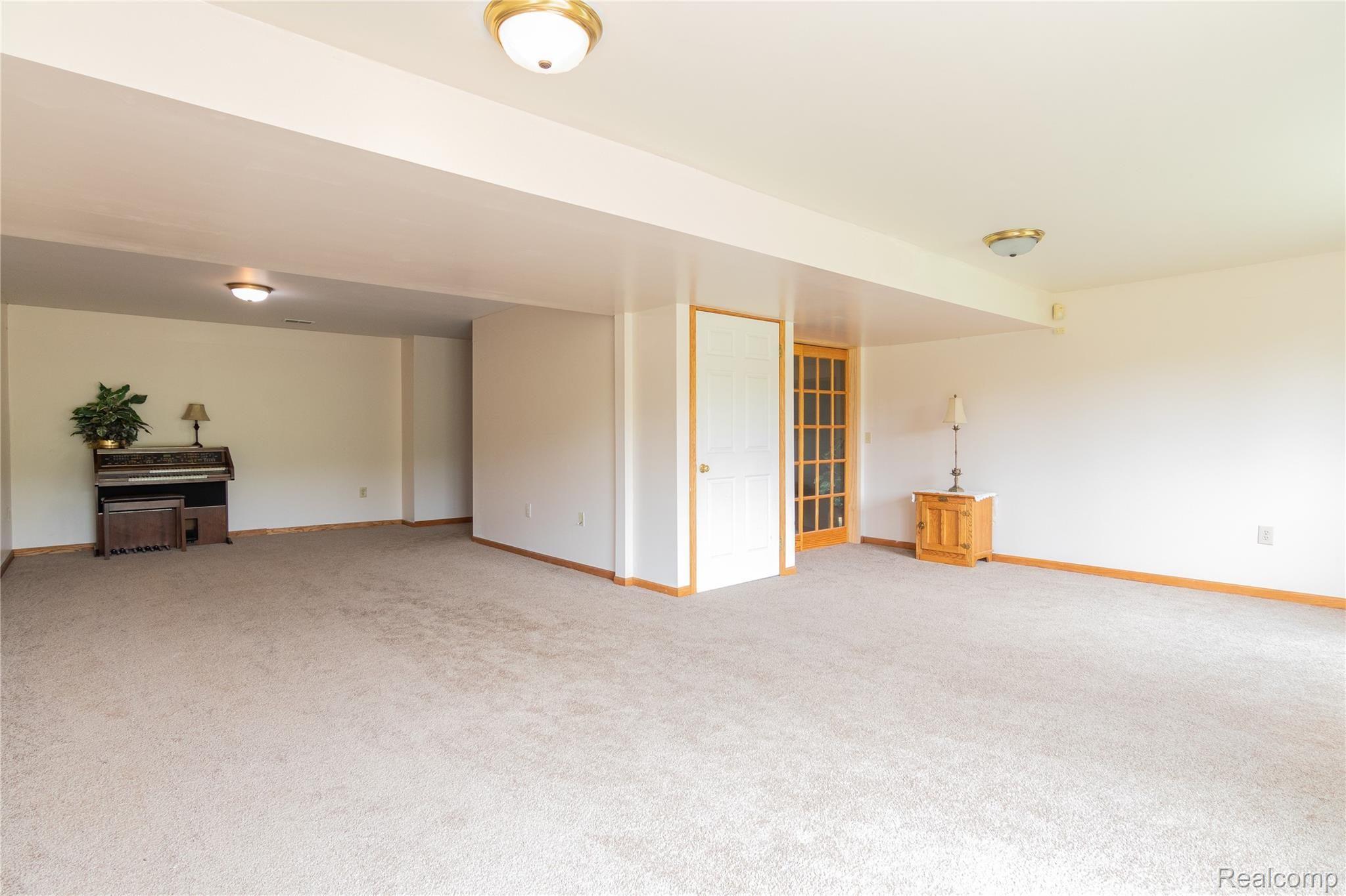 2191 West Ray Road Fenton, MI 48430 - Photo 12 of 25 2191 Ray10.jpg