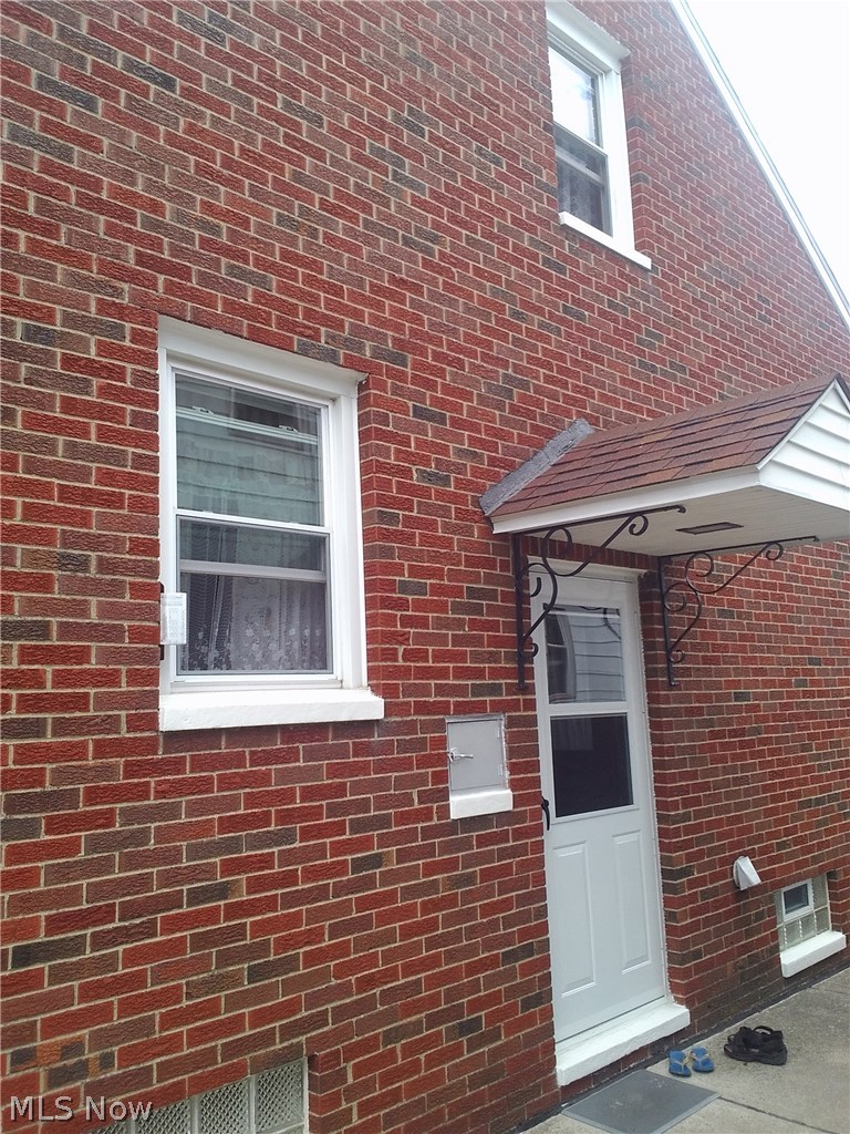 3409 Hearthstone Road Cleveland, OH 44134 - Photo 3 of 18 Gallery Image 3