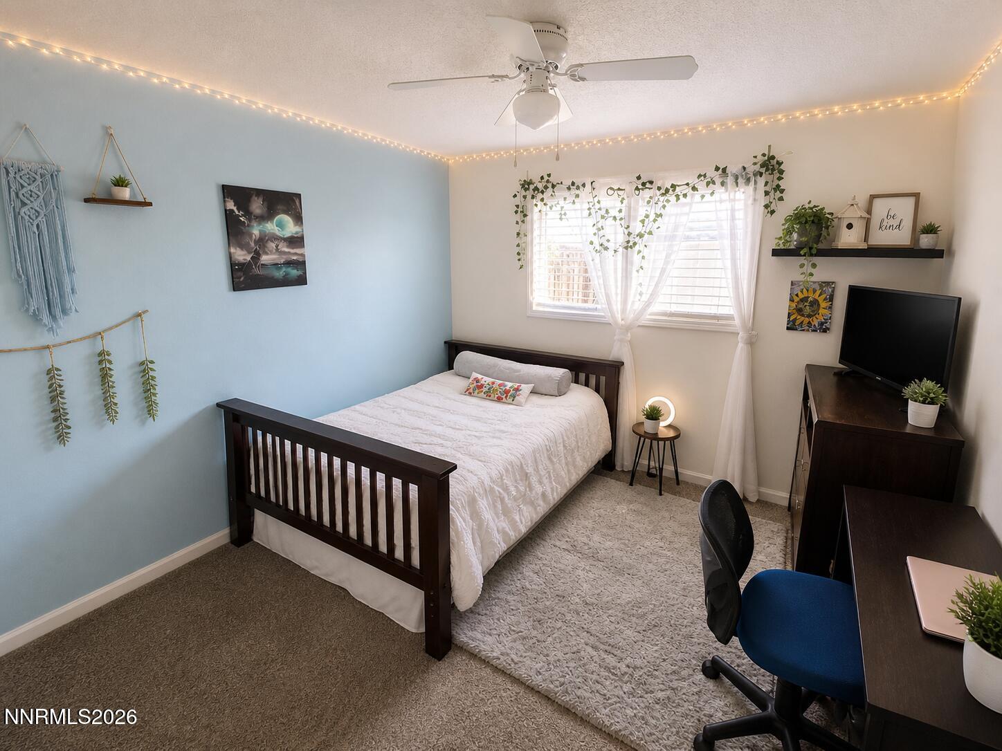 9350 Gremlin Way Reno, NV 89506 - Photo 6 of 7 a bedroom with a bed and a window