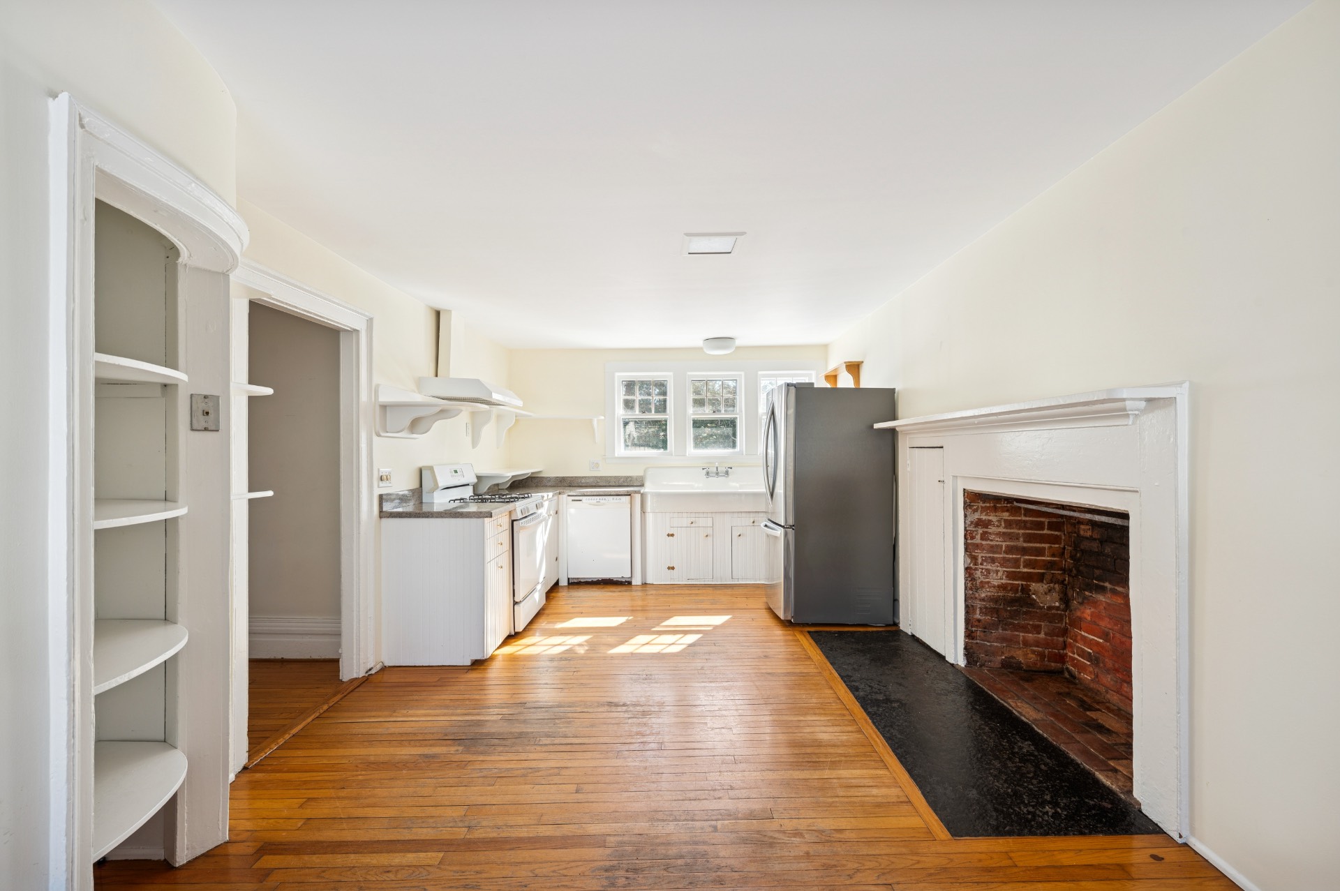 338 Main Street Sag Harbor, NY 11963 - Photo 11 of 21