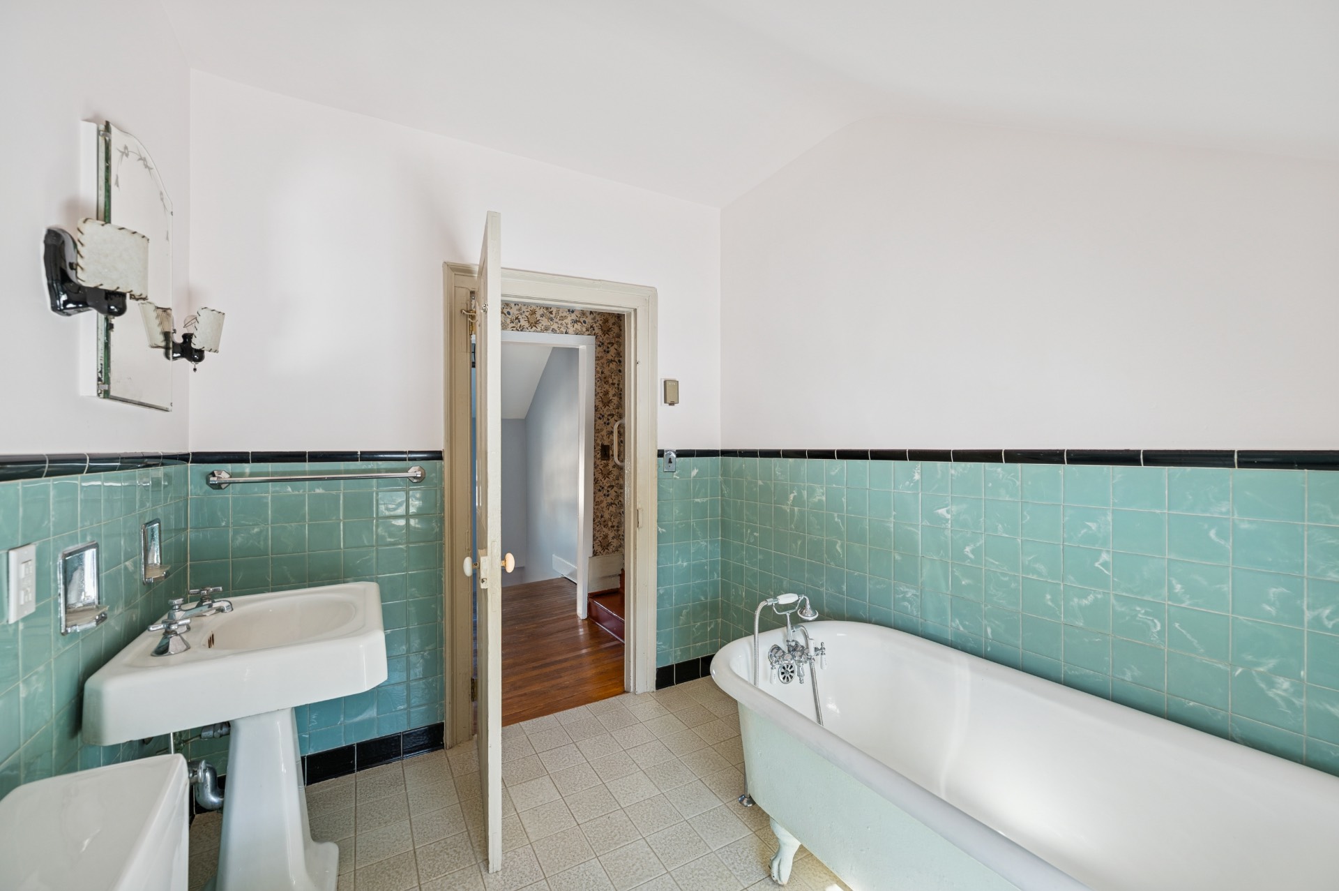 338 Main Street Sag Harbor, NY 11963 - Photo 18 of 21