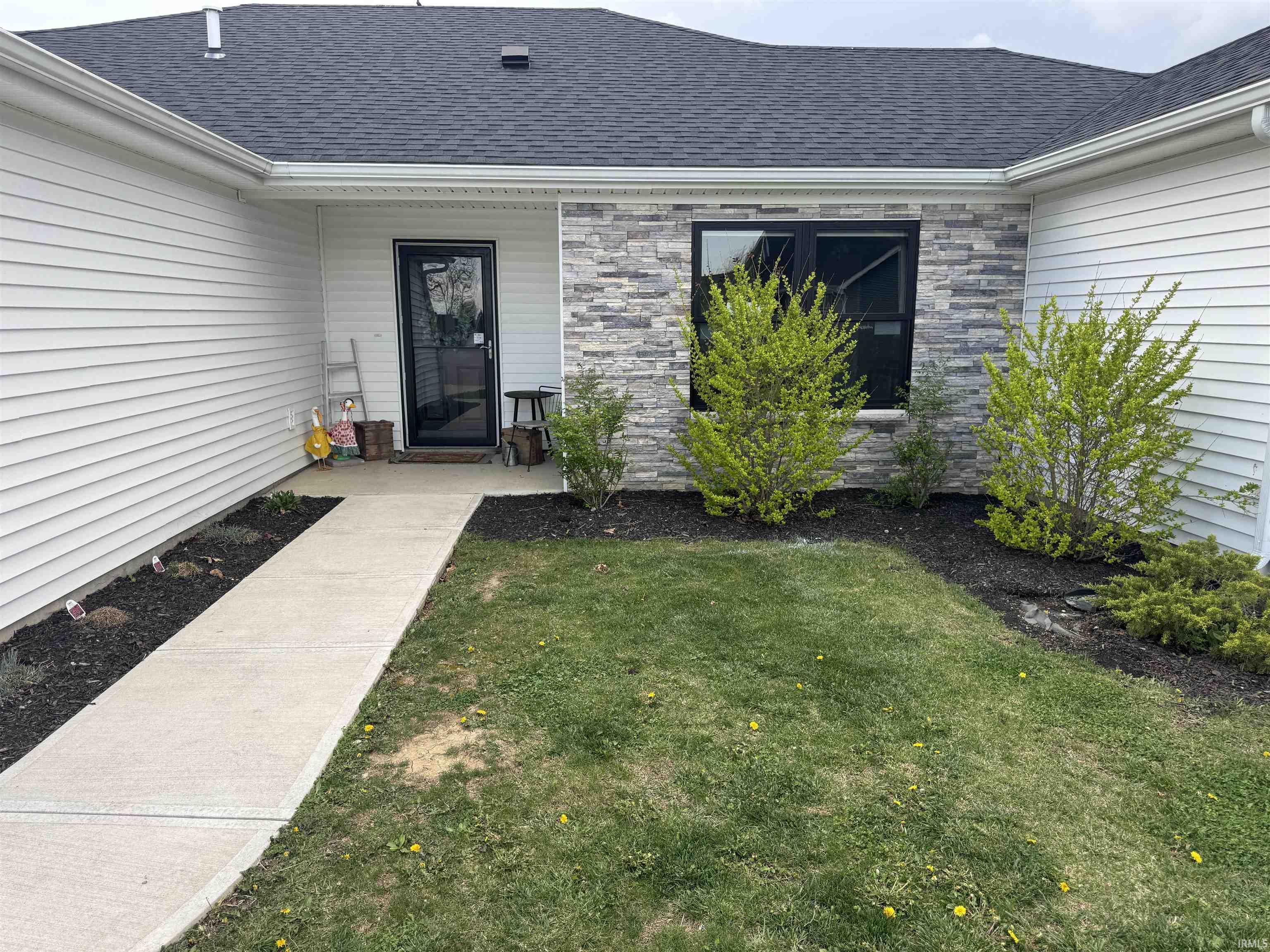 816 Sycamore Street Decatur, IN 46733 - Photo 2 of 27