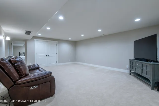 $1,295,000 | 135 Baywood Drive, Driggs, ID 83422