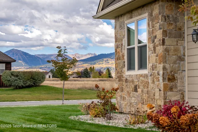 $1,295,000 | 135 Baywood Drive, Driggs, ID 83422