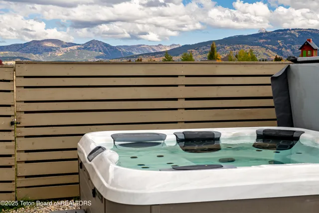 $1,295,000 | 135 Baywood Drive, Driggs, ID 83422