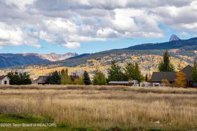 $1,295,000 | 135 Baywood Drive, Driggs, ID 83422