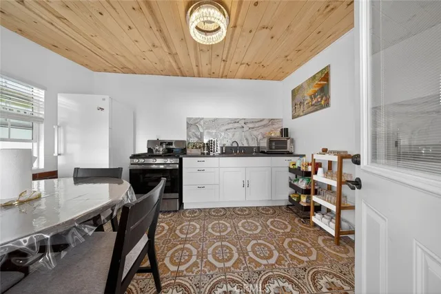 $6,500 | 327 Vine Street, Glendale, CA 91204