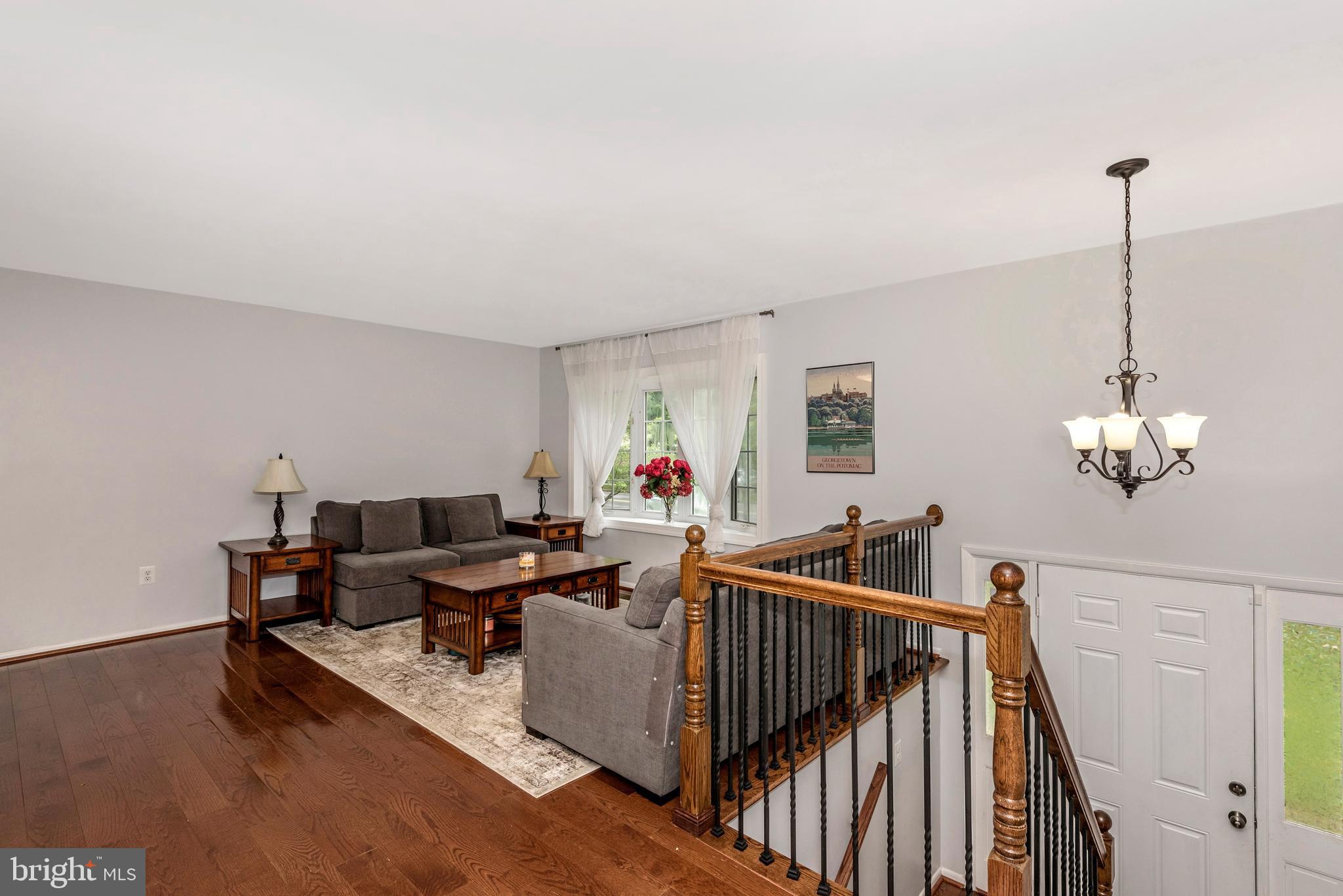 8904 Loughran Road Fort Washington, MD 20744 - Photo 3 of 32 Gallery Image 3