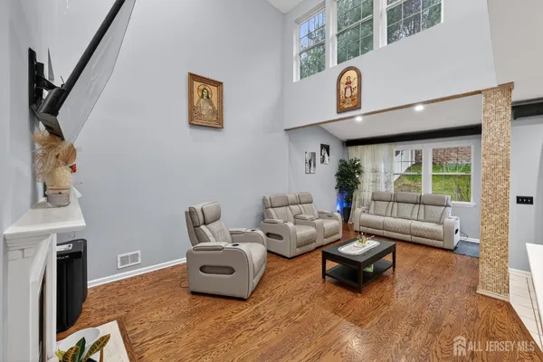 $939,999 | 351 Wedgewood Road, Morganville, NJ 07751