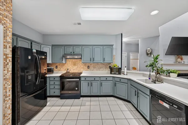 $939,999 | 351 Wedgewood Road, Morganville, NJ 07751