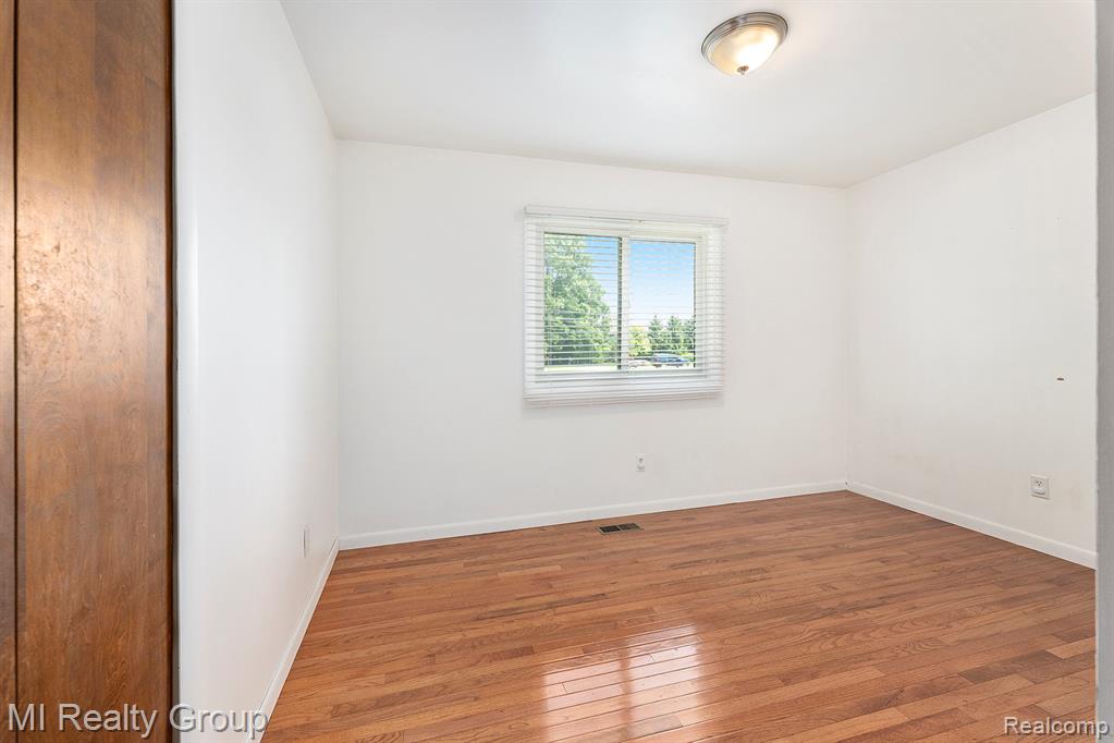 55979 Mound Road Utica, MI 48316 - Photo 21 of 31 Gallery Image 21