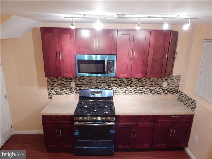 5847 Brush Road Philadelphia, PA 19138 - Photo 6 of 25 Kitchen