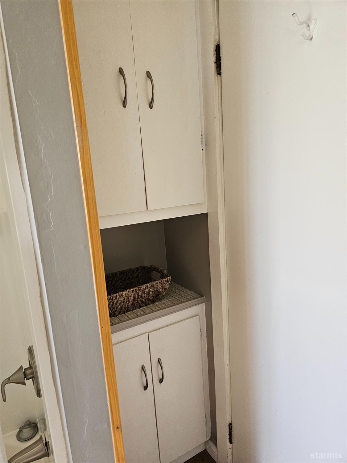 331 South Warren Street, Unit ABC Bishop, CA 93514 - Photo 11 of 38 331 A bathroom