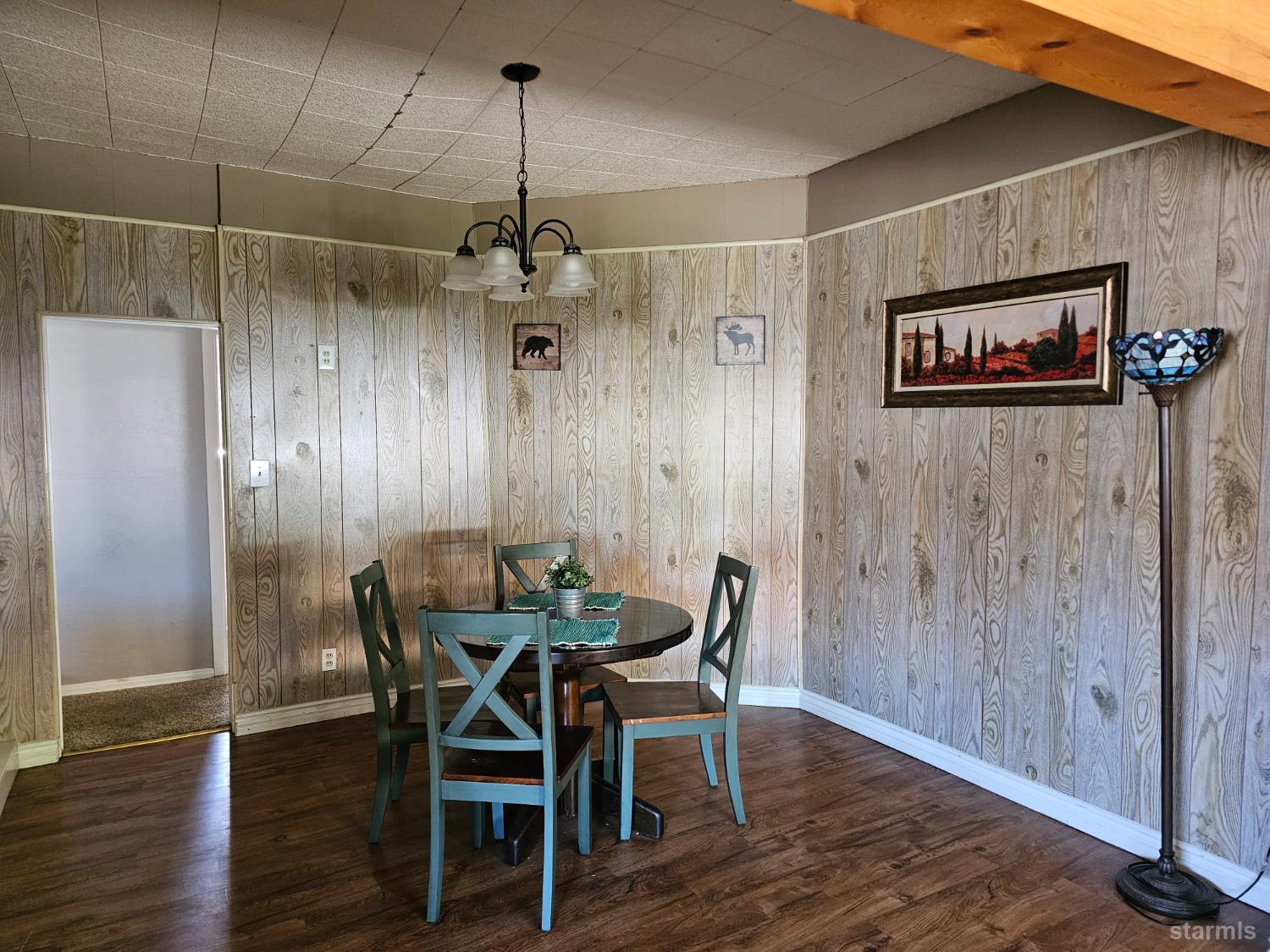 331 South Warren Street, Unit ABC Bishop, CA 93514 - Photo 20 of 38 331 A dining area
