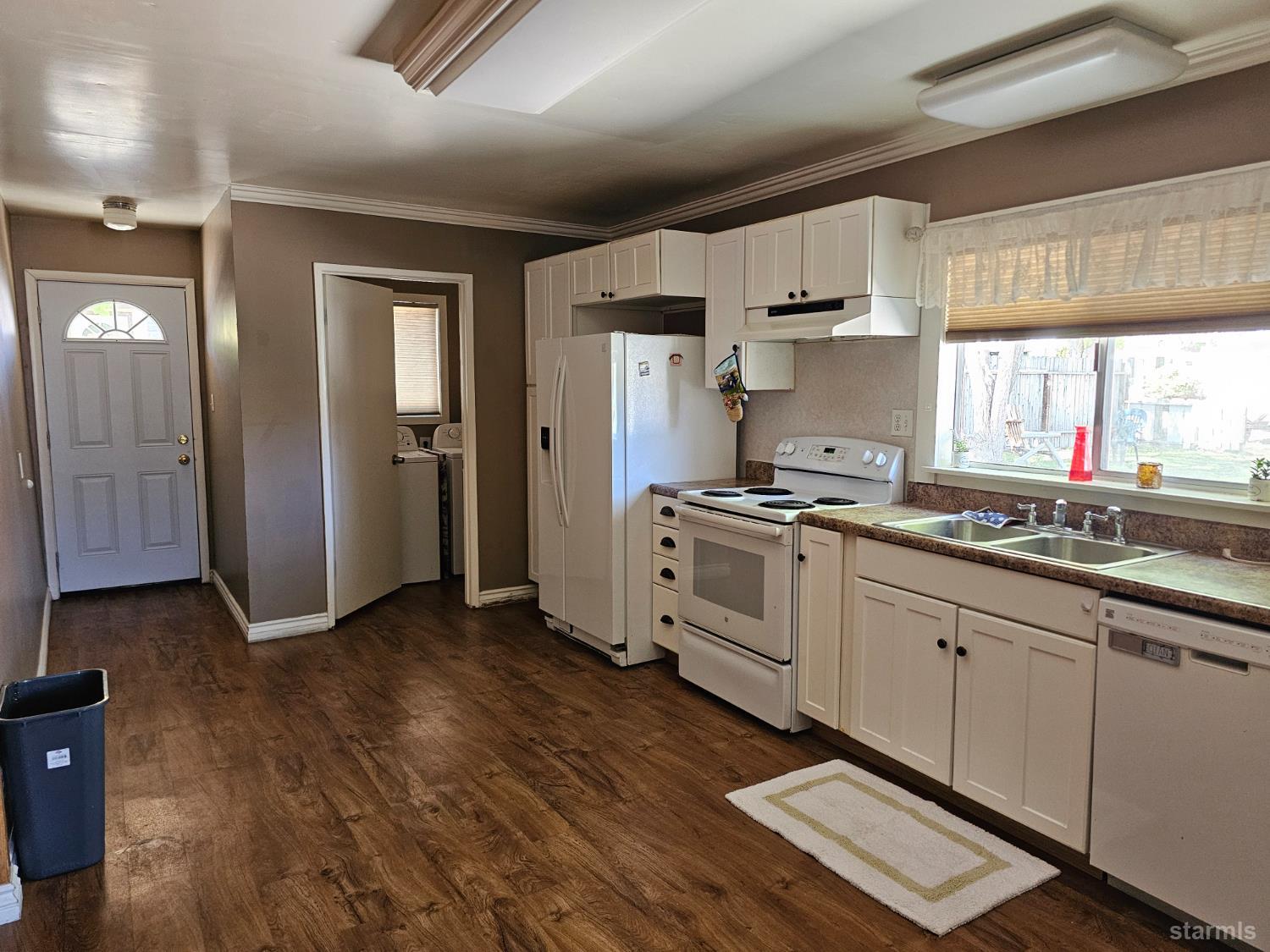 331 South Warren Street, Unit ABC Bishop, CA 93514 - Photo 21 of 38 331 A kitchen