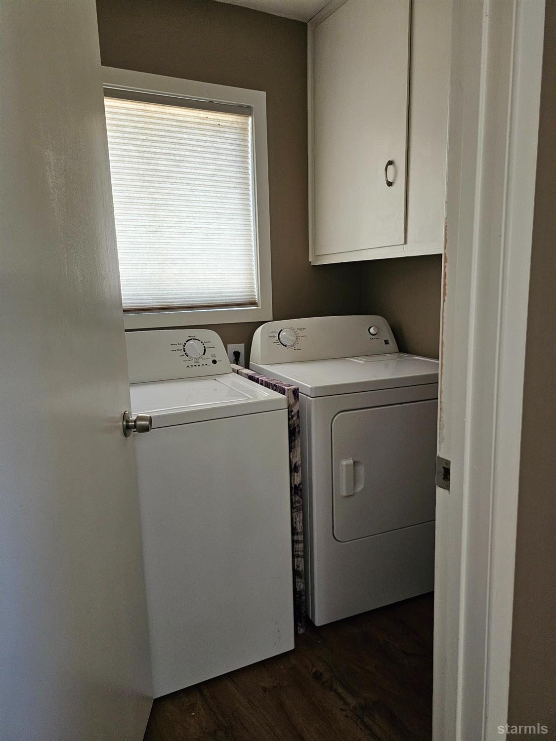 331 South Warren Street, Unit ABC Bishop, CA 93514 - Photo 23 of 38 331 A laundry room