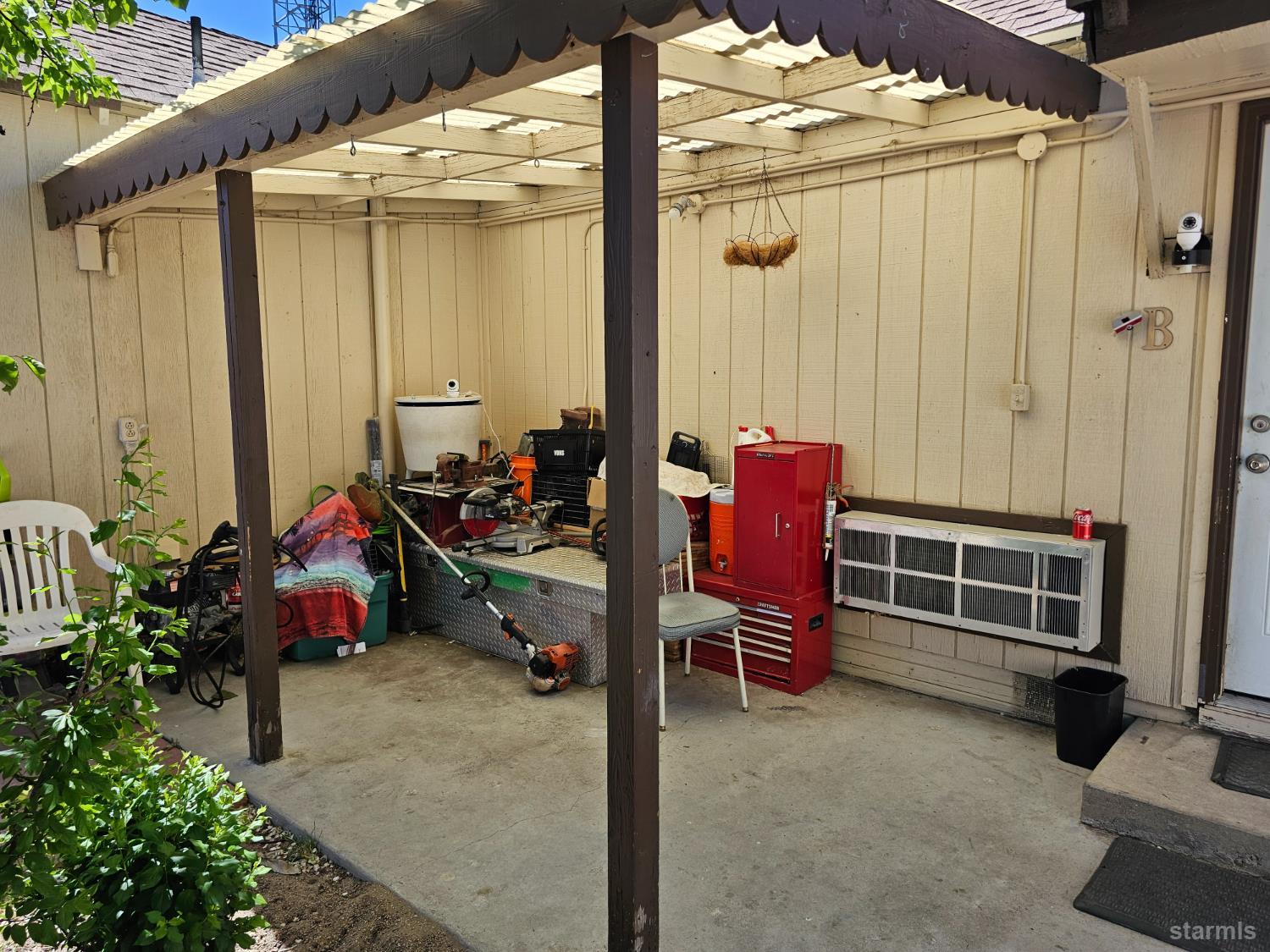 331 South Warren Street, Unit ABC Bishop, CA 93514 - Photo 30 of 38 331 B covered patio