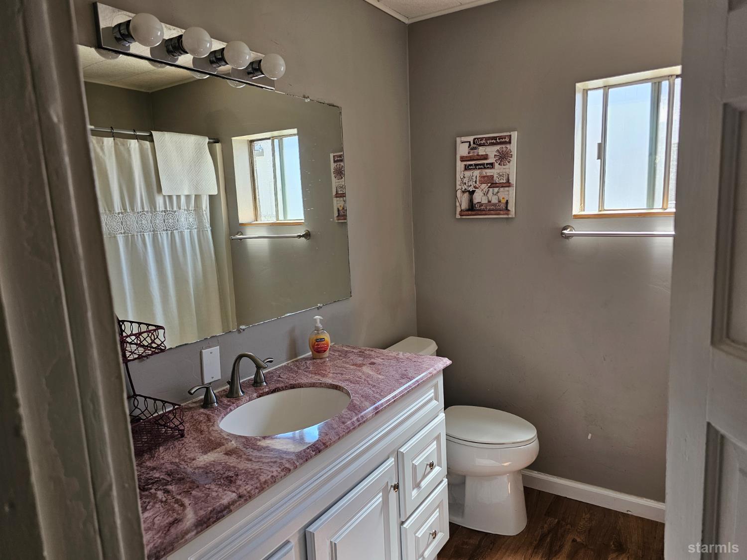331 South Warren Street, Unit ABC Bishop, CA 93514 - Photo 10 of 38 331 A bathroom