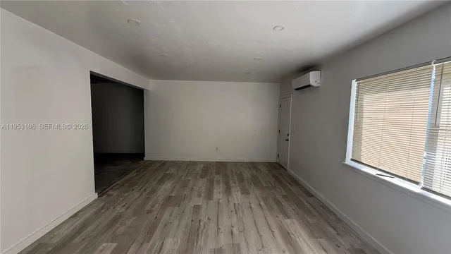 $1,700 | 7600 Dickens Avenue, Unit 4, Miami Beach, FL 33141