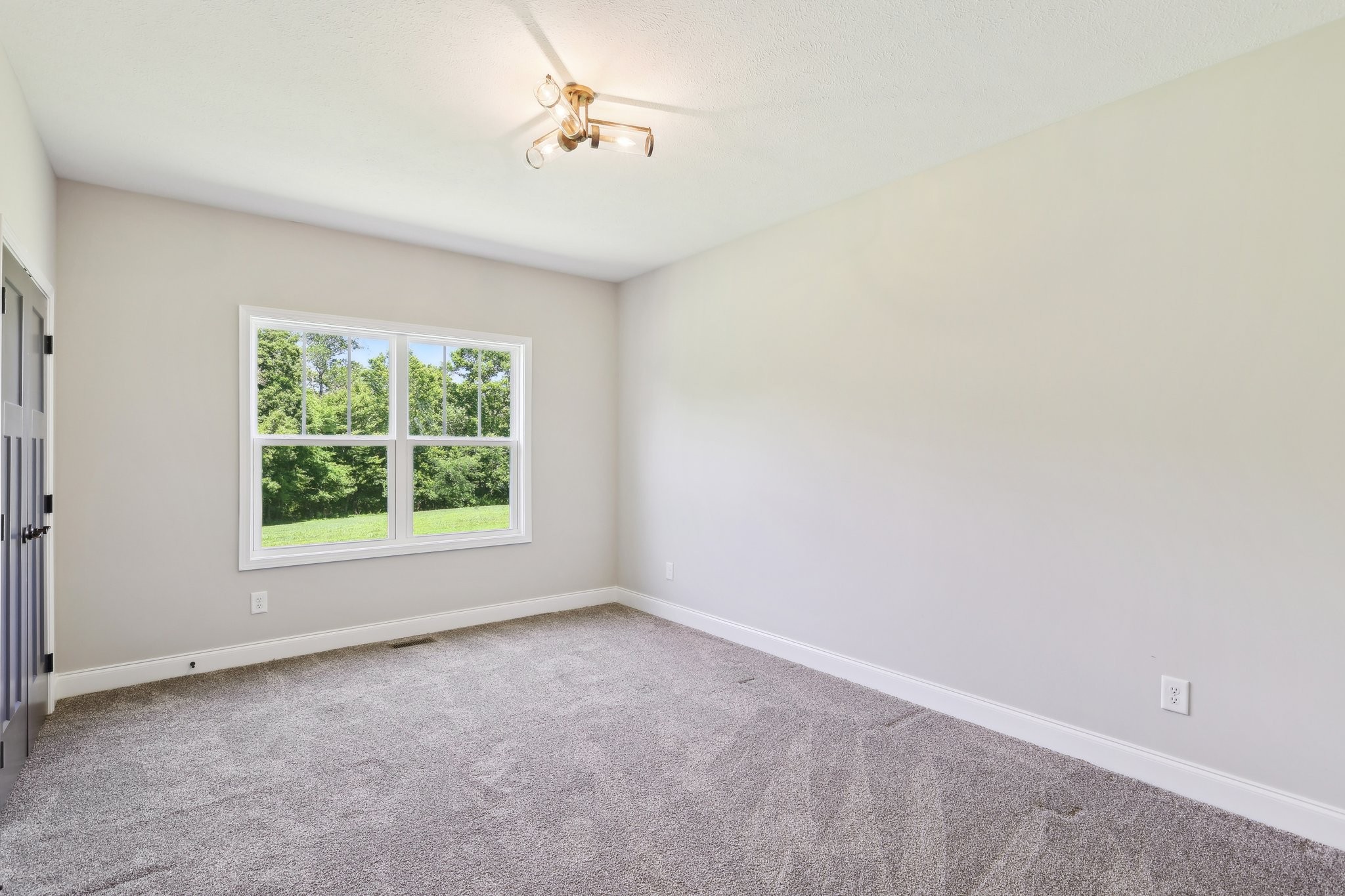 1373 Southside Road Southside, TN 37171 - Photo 31 of 56 an empty room with a window