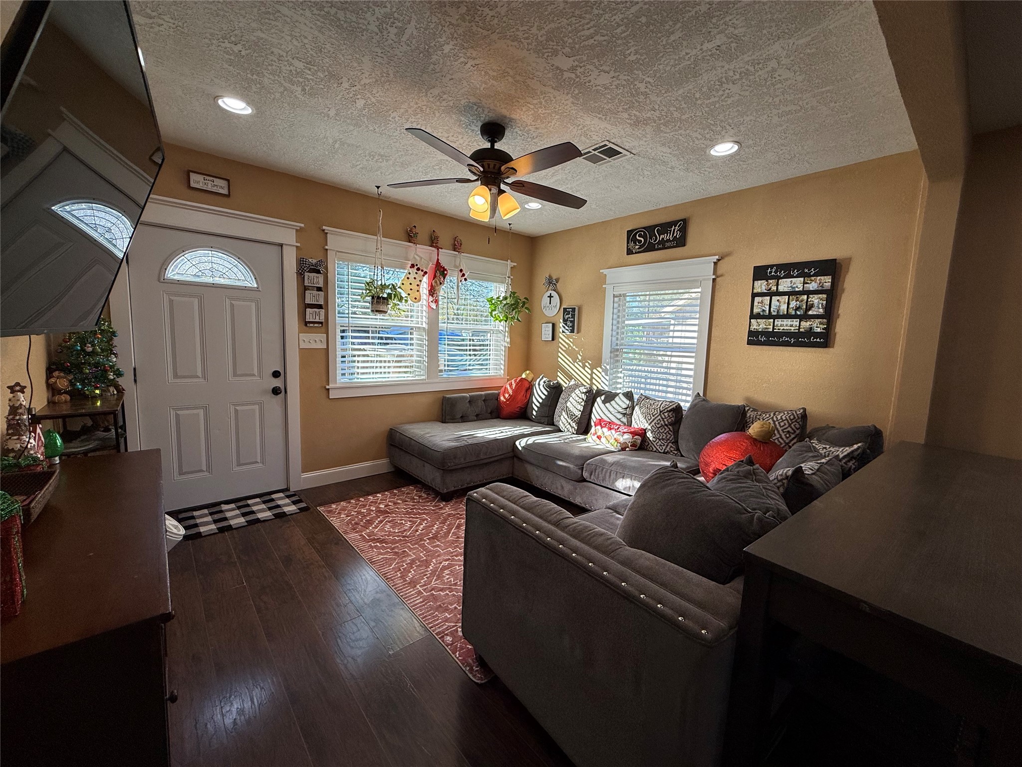 212 West Jordan Street Alvin, TX 77511 - Photo 3 of 9