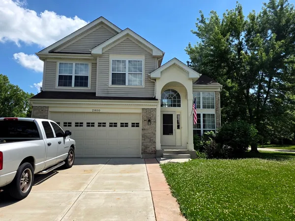 $2,895 | 2800 East Bridleway Court, Carpentersville, IL 60110