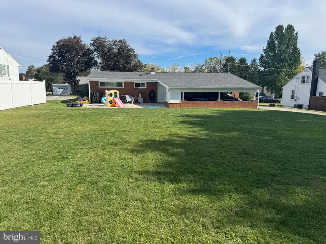 a front view of house with yard